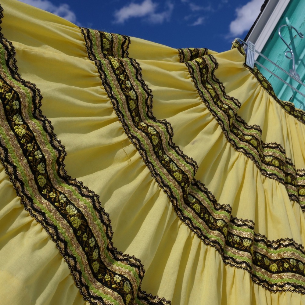 Fun 50s/60s bright lemon yellow ric rac trim patio/circle skirt - Picture 4 of 8
